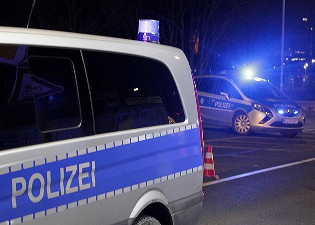 An der Universitätsbibliothek in Jena bemerkte eine 22-Jährige, dass sie offenbar von einem Auto verfolgt wird.