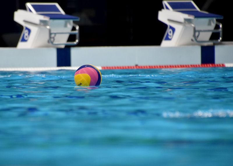 Erstmals findet ein Wettkampf im Wasserball in Jena statt.