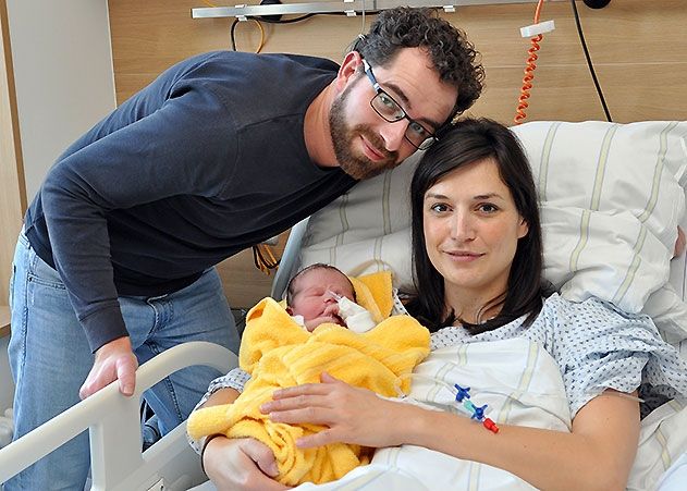 Erste Geburt im neuen Jenaer Kreißsaal: Freude bei den Eltern Beatrice Forcht und Christian Hönig über die Geburt ihres Sohnes Pavel.