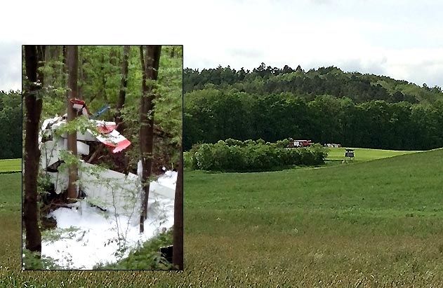 Dieses Kleinflugzeug „Gawron PZL101“ ist bei Rodigast (nahe der B 7) abgestürzt. Der 67-jährige Pilot aus dem Saale-Holzland-Kreis kommt dabei ums Leben.