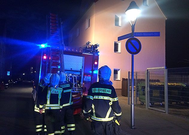 Eine brennende Zigarette löste wahrscheinlich den Balkonbrand in Jena-Ost aus.