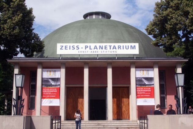 Das älteste Großraum-Projektions-Sternentheater der Welt: Mit einem Familienfest wird der 90. Geburtstag des Jenaer Zeiss-Planetariums gefeiert.
