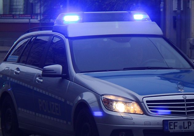 Als letzte Nacht zwei Fahrraddiebe in Jena-West das Polizeiauto sahen, wollten sie flüchten, was aber misslang.