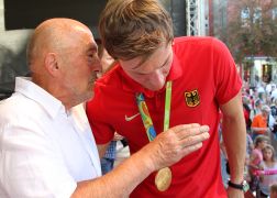 Jena Begruesst Olympia Sieger Roehler 026