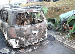 Auto Brannte Lichterloh In Jena 01
