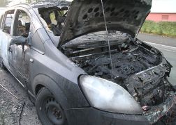 Auto Brannte Lichterloh In Jena 06