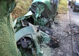 Auto Brannte Lichterloh In Jena 08
