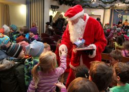 Weihnachtsmann Besuchte Wieder Lobeda 005