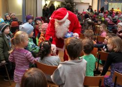 Weihnachtsmann Besuchte Wieder Lobeda 007