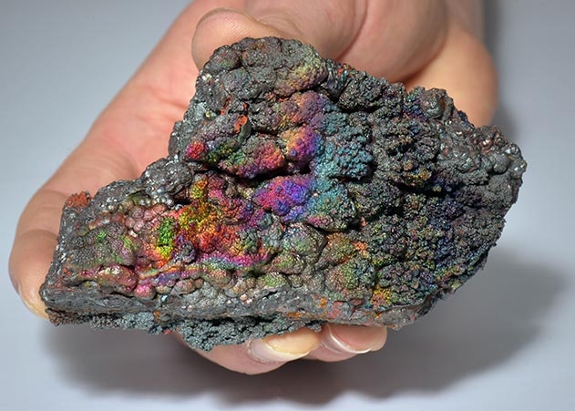 Der Goethit ist die „Wald- und Wiesenvariante“ des Eisenhydroxids und gehört zu den Exponaten in der aktuellen Sonderausstellung „Mein Name ist ...“ der Mineralogischen Sammlung der Uni Jena.