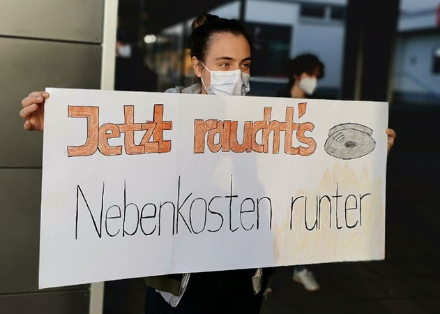 Der Protest richtet sich dagegen, dass die Kosten der Anmietung und Wartung von Rauchmeldern seit 2019 von den Mietern getragen werden.