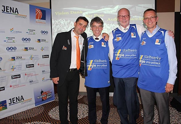 Lars Eberlein, Albrecht Schröter, Erhard Bückemeier und Thomas Zarema bekennen sich für die Jenaer Basketballer.
