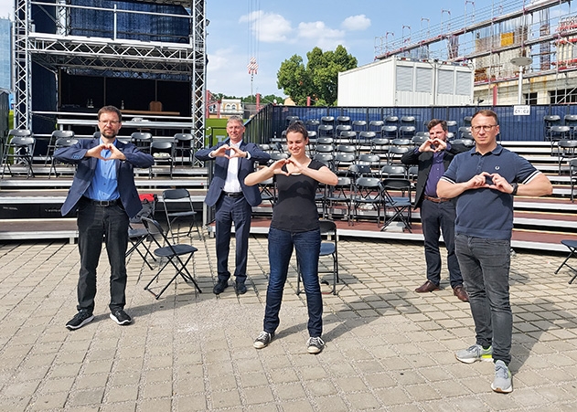 v.l.n.r.: Oberbürgermeister Dr. Thomas Nitzsche, Superintendent Sebastian Neuß (Evangelisch-lutherischer Kirchenkreis Jena), Ina Holthaus (Orchesterdirektorin der Jenaer Philharmonie), Johannes Schleussner (Evangelisch-lutherischer Kirchenkreis Jena) und Carsten Müller (stellv. Werkleiter JenaKultur).