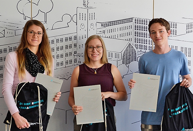 v.l.n.r.: Kathleen Wenzel, Leslie-Ann Tänzer und Robin Neubauer haben ihre Ausbildung an der Ernst-Abbe-Hochschule Jena begonnen.