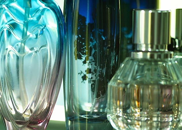 Parfüm geklaut: Die Polizei sucht Zeugen zu einem Ladendiebstahl.