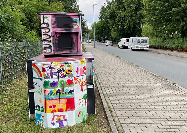 Besprüht: der Blitzer in der Dammstraße in Jena-Ost.