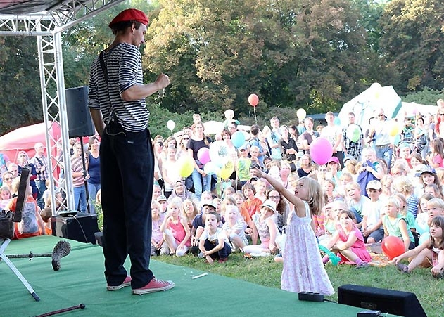 Clowns Zipano strapazierte die Lachmuskeln der kleinen und großen Zuschauer.