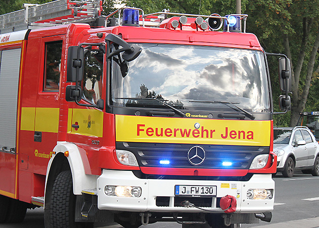 Aufgrund eines brennenden Pkw rückte am Mittwochmorgen die Feuerwehr aus.