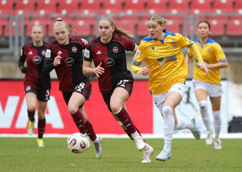 Im Duell die Jenaerin Melina Reuter (r.) mit der Nürnbergerin Beatrix Fördös.