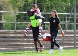 Jena Gewinnt Abstiegsduell Gegen Koeln II 11