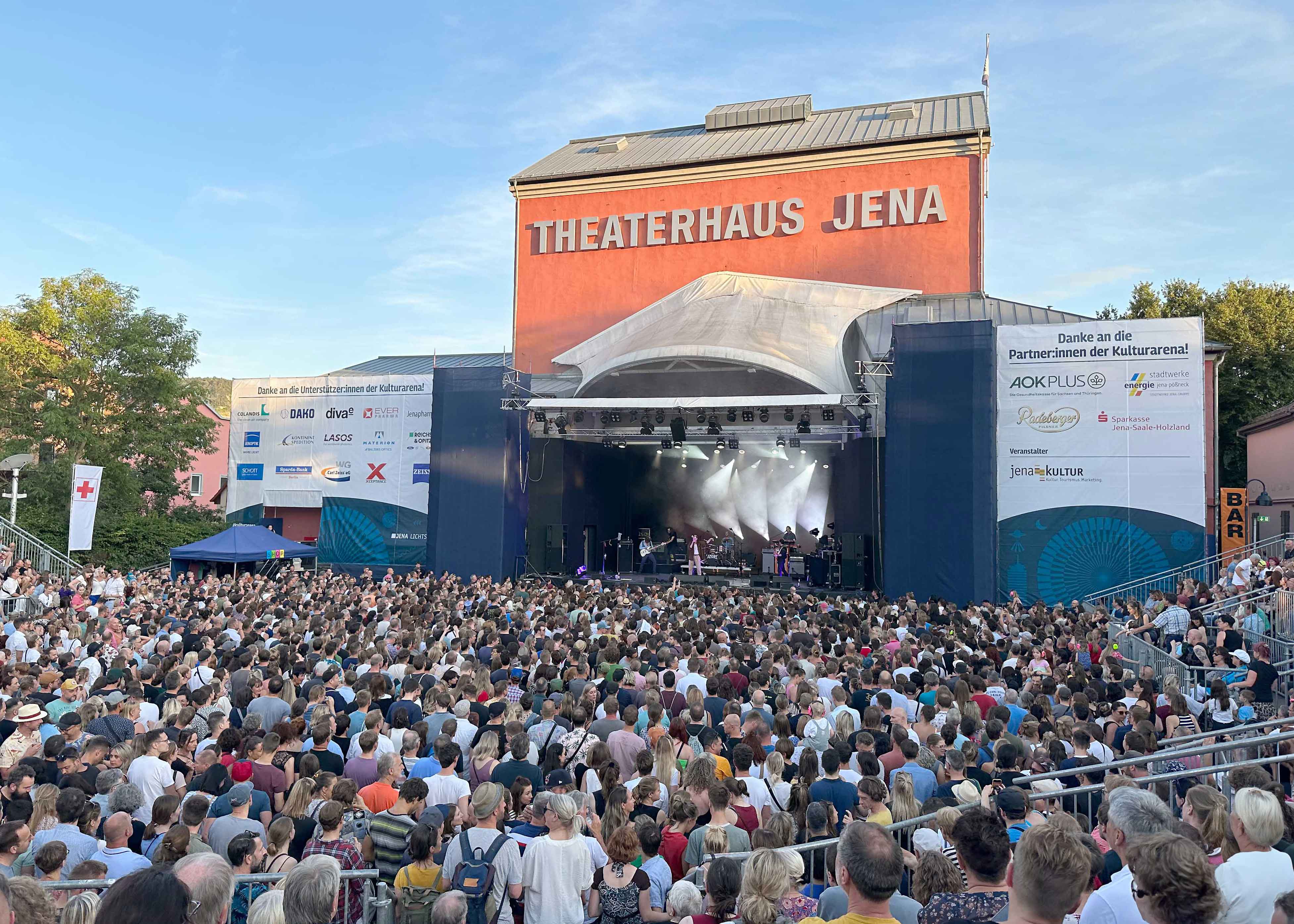 Einer der Höhepunkte der ersten Hälfte war das ausverkaufte Konzert von Wanda.