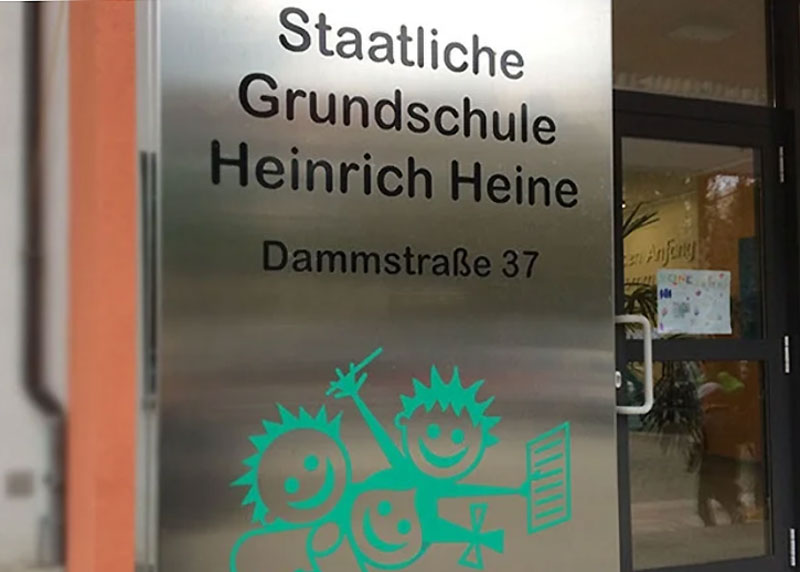 Das Gesundheitsamt sperrt vorsorglich fünf Räume der Staatlichen Grundschule Heinrich-Heine in Jena.