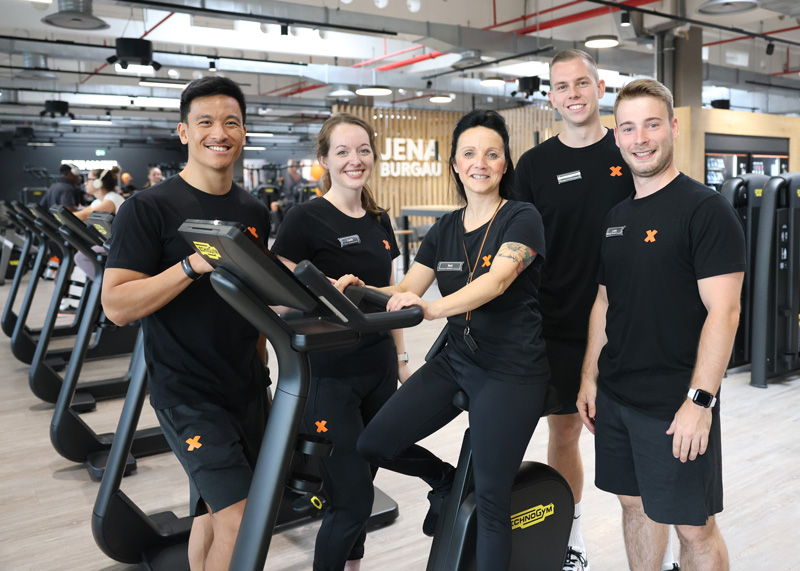 Studioleiter Martin Zhu (links) und sein Team freuen sich über das neue, zeitgemäße Ambiente.