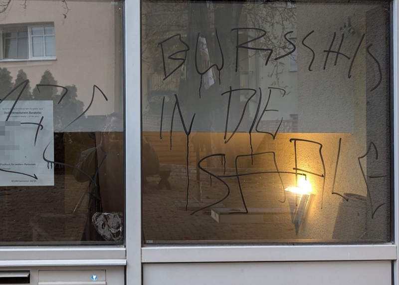 Die Täter hinterließen Drohungen wie „in die Saale“.