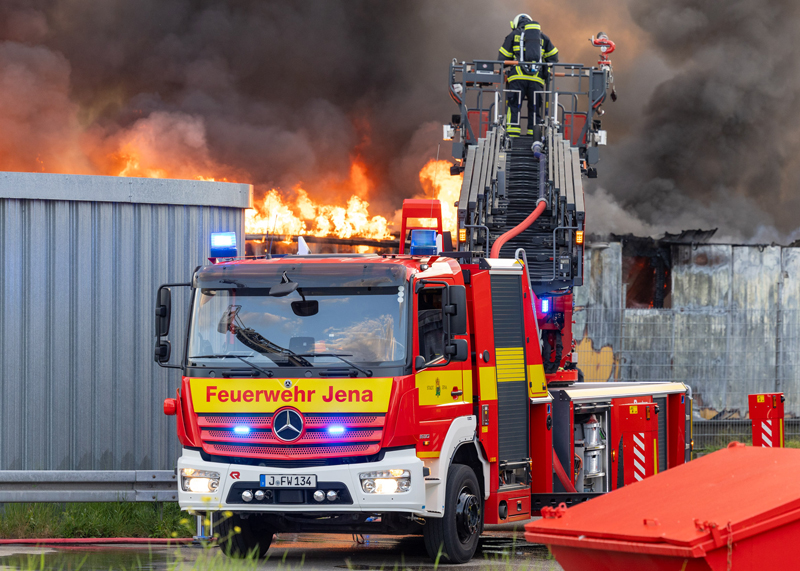 Durch das entschlossene Vorgehen der Feuerwehr konnte der Brand unter Kontrolle gebracht werden.