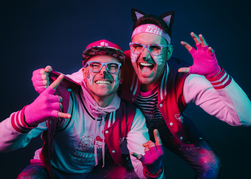 Glitzer, Konfetti und Kult-Hits: Mütze-Katze rockt am Samstag die Goethe Galerie.