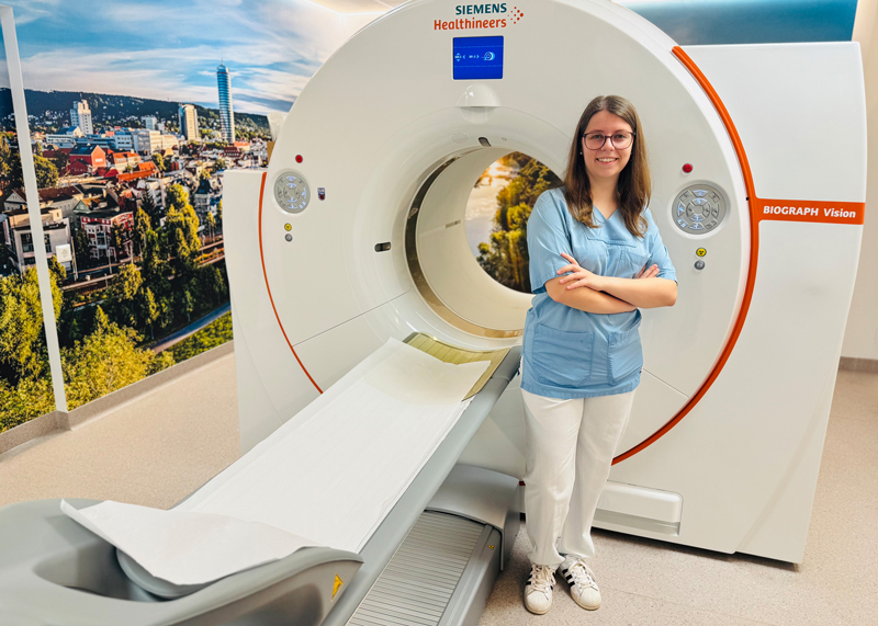 Jessica Patz wird am UKJ zur Medizinischen Technologin für Radiologie ausgebildet. Die Ausbildung ist Teil des Boys’ Day & Girls’ Day, an dem sich das UKJ am 23. April 2026 beteiligt.