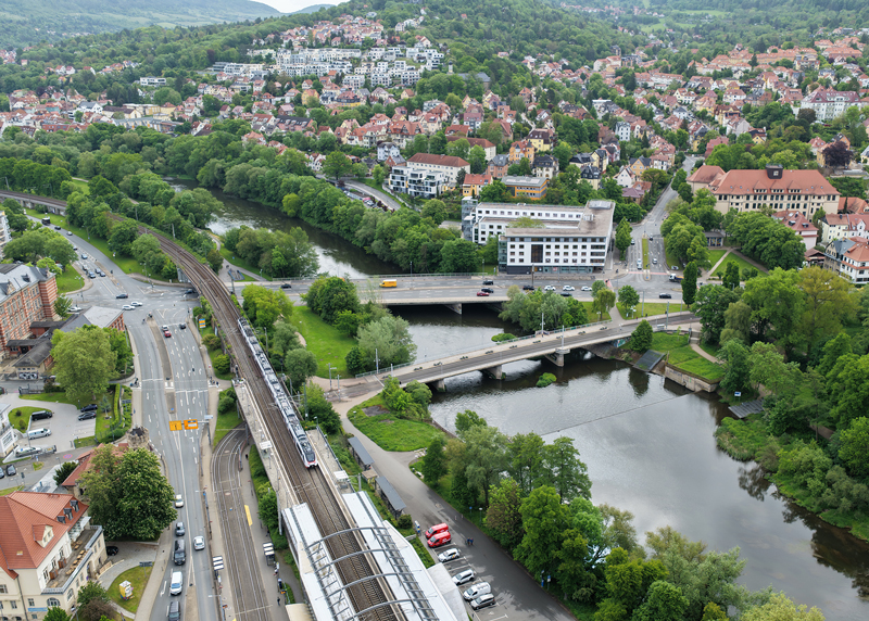 Der erste Bauabschnitt aus der Vogelperspektive: Die Sanierung der Straßenbahntrasse startet ab Montag, 29. Juni auf der Paradiesbrücke und im Bereich vor dem Paradiesbahnhof.