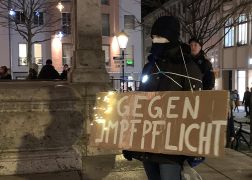 Nein Zur Impfpflicht 500 Pflegekraefte Bei Demo In Jena 0002