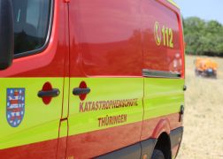 Brand In Jena Baum Knallt In Stromleitung Und Entfacht Feuer  000019