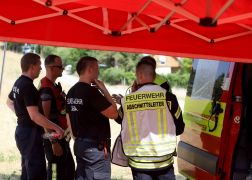 Brand In Jena Baum Knallt In Stromleitung Und Entfacht Feuer  000020