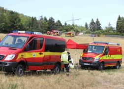 Brand In Jena Baum Knallt In Stromleitung Und Entfacht Feuer  000022