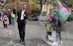 Hunderte Bei Buntem Damenviertelfest In Jena 00018