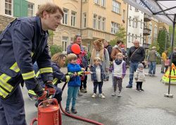 Hunderte Bei Buntem Damenviertelfest In Jena 00025