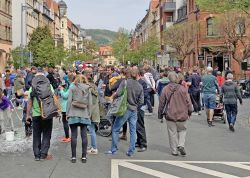 Hunderte Bei Buntem Damenviertelfest In Jena 00033