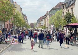 Hunderte Bei Buntem Damenviertelfest In Jena 00041