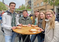 Hunderte Bei Buntem Damenviertelfest In Jena 00043
