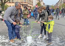 Hunderte Bei Buntem Damenviertelfest In Jena 00045