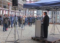 Richtfest Fuer Neuen Uni Campus In Jena Gefeiert 0013