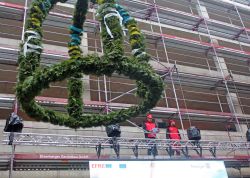 Richtfest Fuer Neuen Uni Campus In Jena Gefeiert 0014