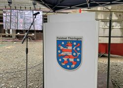 Richtfest Fuer Neuen Uni Campus In Jena Gefeiert 0022