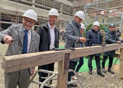 Richtfest Fuer Neuen Uni Campus In Jena Gefeiert 0024