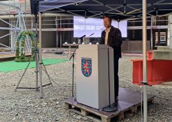 Richtfest Fuer Neuen Uni Campus In Jena Gefeiert 0036