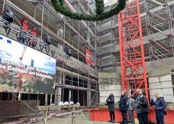 Richtfest Fuer Neuen Uni Campus In Jena Gefeiert 004