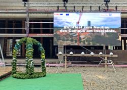 Richtfest Fuer Neuen Uni Campus In Jena Gefeiert 0049