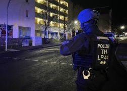 Bewaffneter Mann In Jena Winzerla 16022022 0011